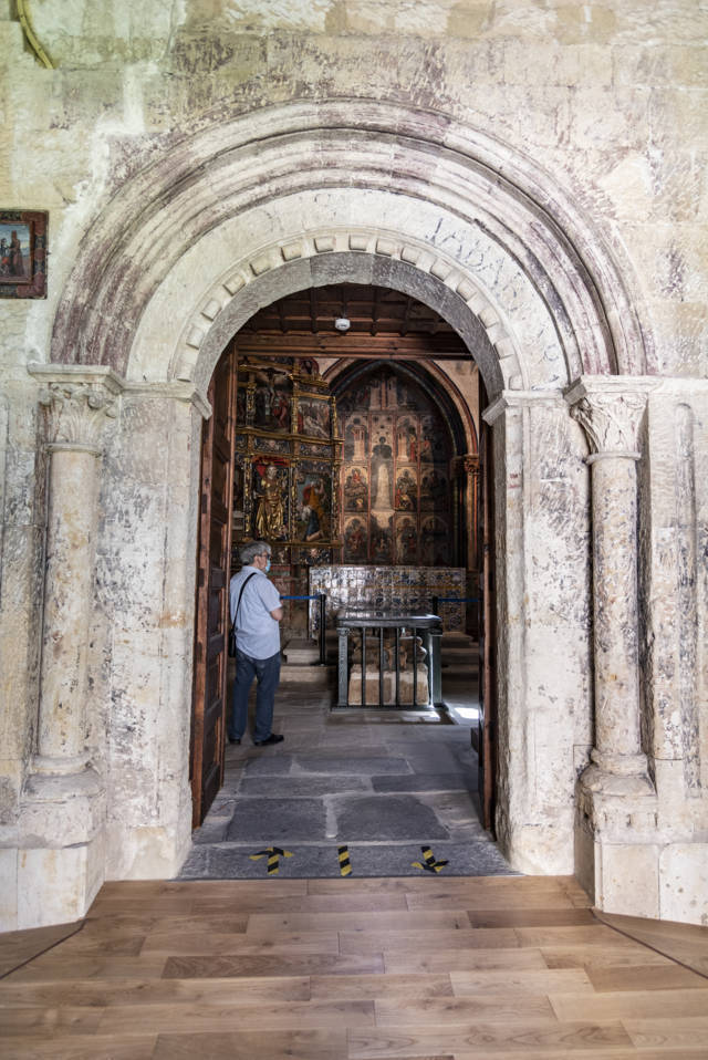 Salamanca 057 - Catedrales Nueva y Vieja - vieja - capilla de Santa Barbara.jpg